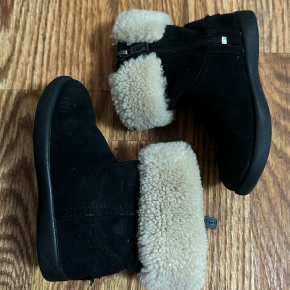 UGG Toddler's Jorie II Boot in Black - Picture 8 of 13